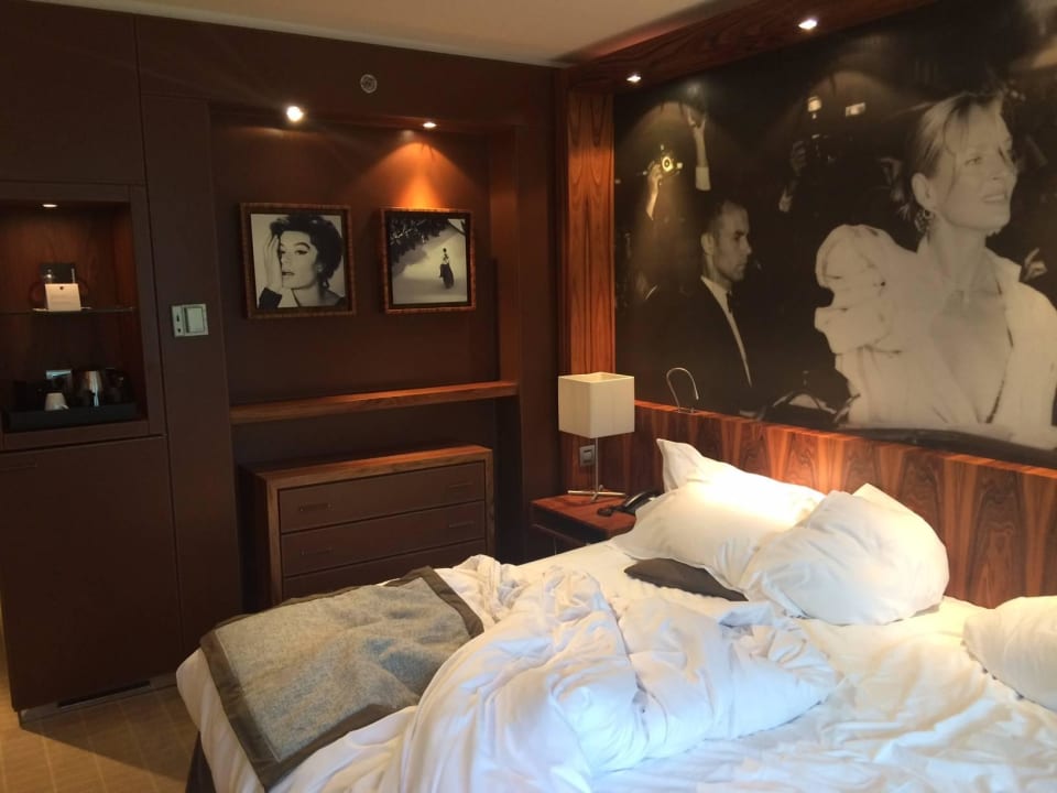 Moderne, geschmackvolle Bebilderung Hotel JW Marriott Cannes