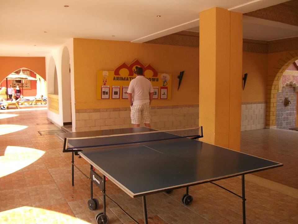 Eine der Tischtennisplatten Pickalbatros Alf Leila Wa Leila Resort - Neverland Hurghada