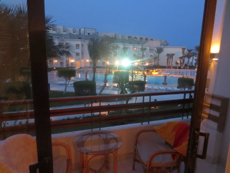 Unsere Aussicht auf den großen Pool The Grand Hotel Hurghada