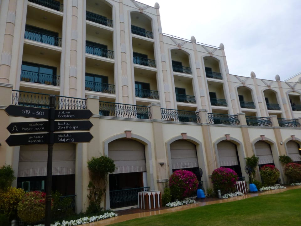 Blick aufs Hotel vom Garten Al Ain Rotana