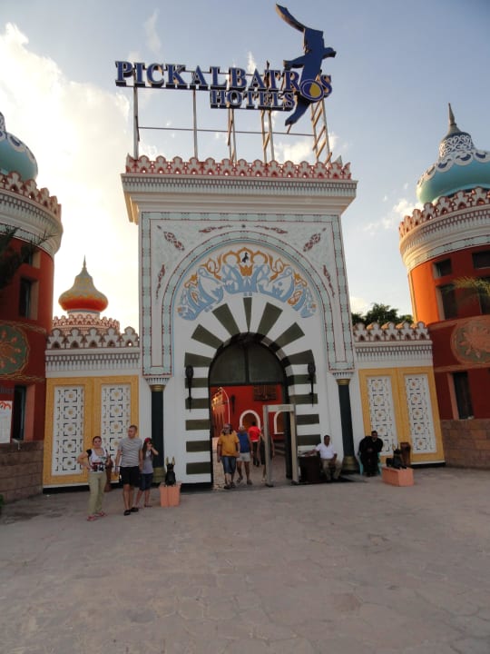 Der Hoteleingang von außen Pickalbatros Alf Leila Wa Leila Resort - Neverland Hurghada