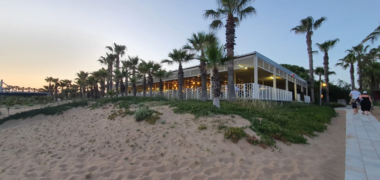 Strand Club Grand Side