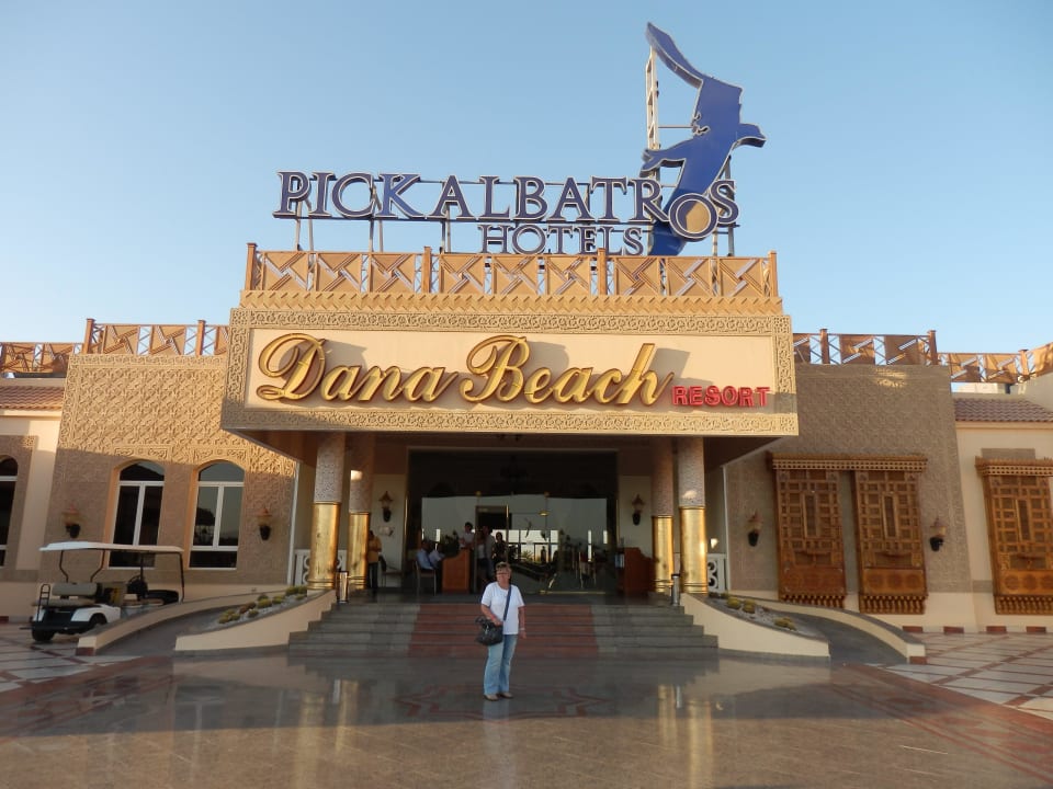 Der Eingang wird ständig gereinigt! Pickalbatros Dana Beach Resort - Hurghada