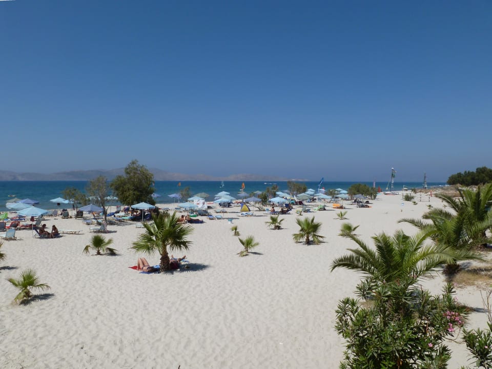 Der lange Sandstrand Atlantica Marmari Beach