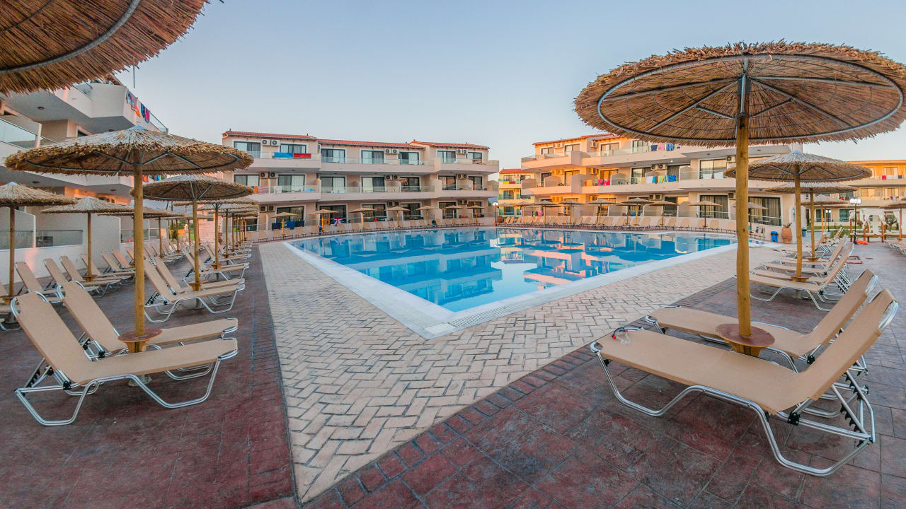 "Pool" Angela Beach Apartments Superior (Roda) • HolidayCheck (Korfu ...