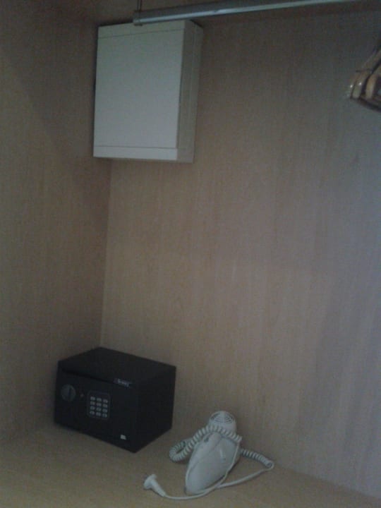 Bezpłatna suszarka, sejf płatny Gardelli Resort Art Hotel