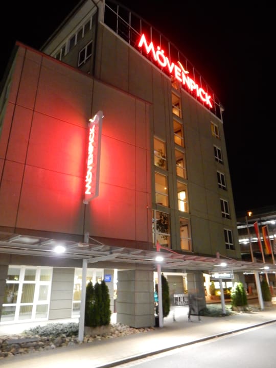 Außenansicht Mövenpick Hotel Nürnberg Airport