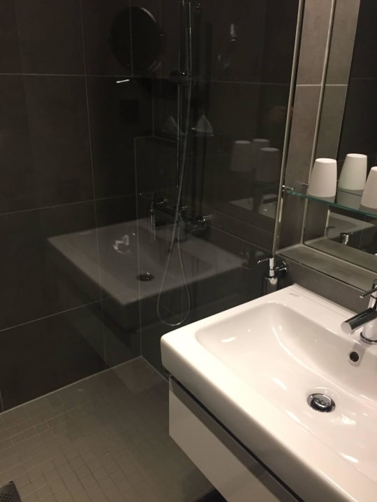 Ausreichend großes Bad Hotel ZOE by AMANO