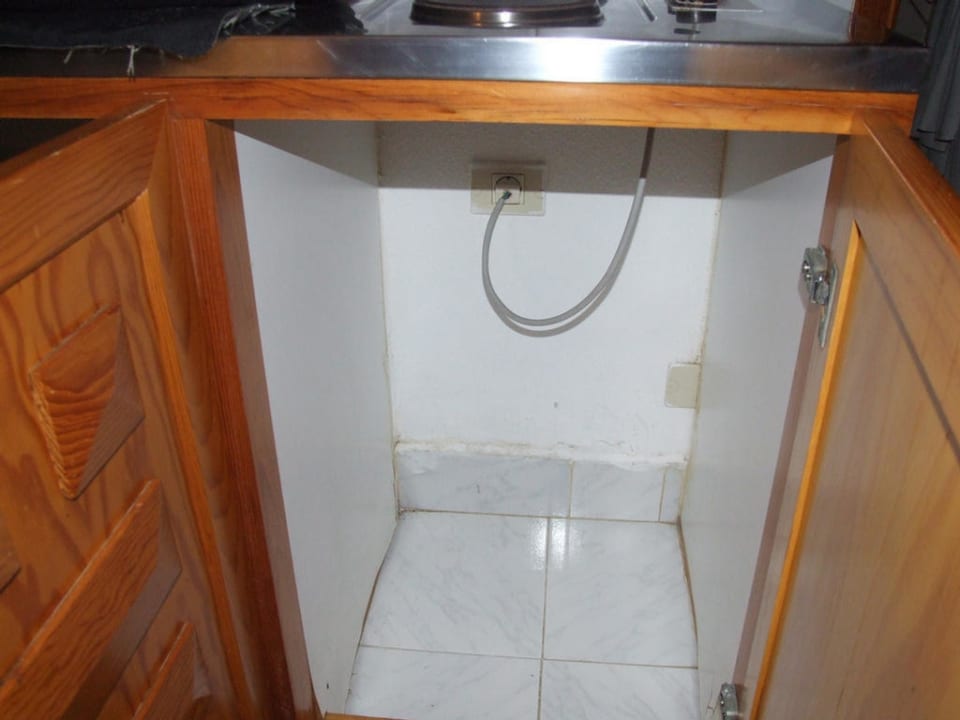 Schimmel unter Spüle HL Miraflor Suites Hotel