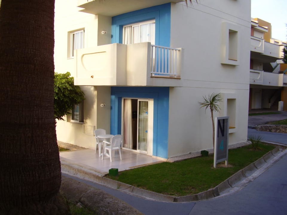 Unser Zimmer 30 m vom Pool entfernt blau punta reina