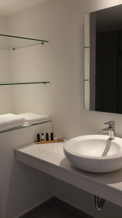 Badezimmer mit Badewanne/ Duschvorrichtung Sentido More Meni Residence & Suites