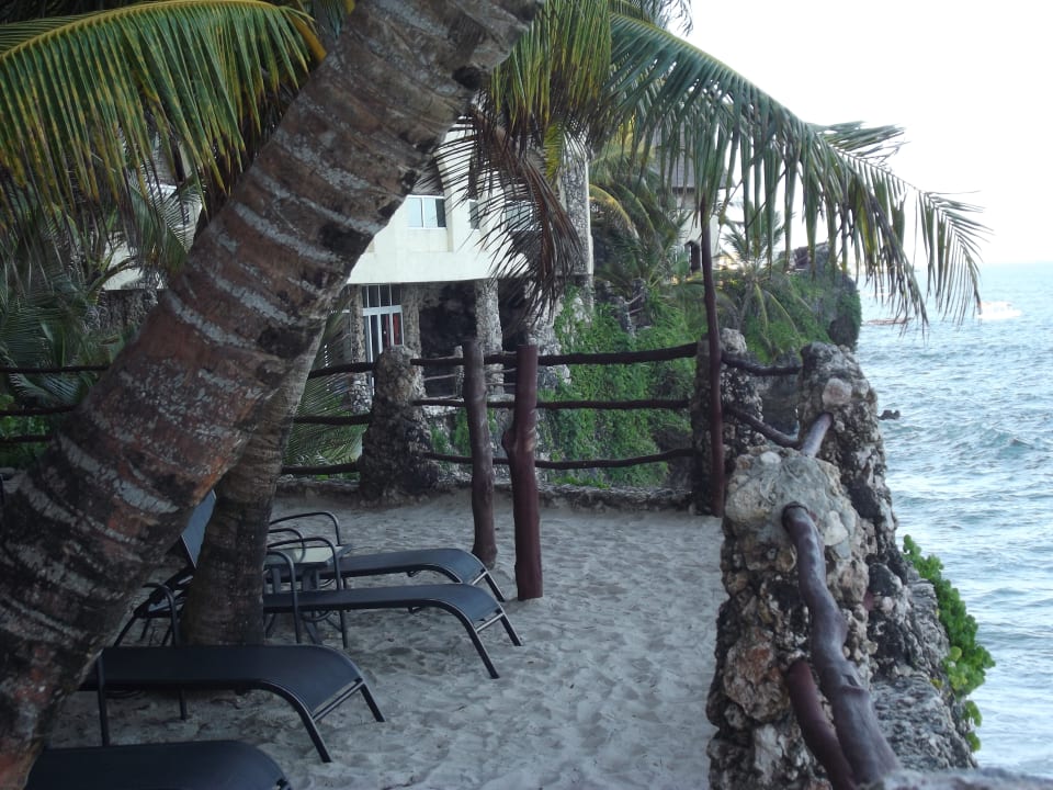 Strand Bahari Beach Hotel