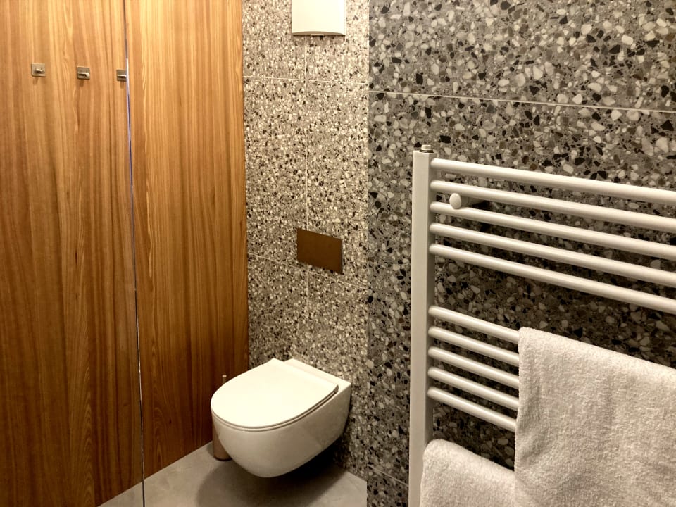 Zimmer Goldengel Design - Suiten im historischen Ortskern von Kaltern