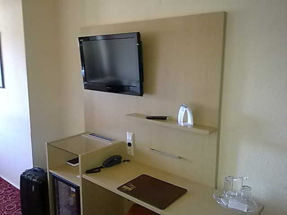 TV/ Schreibtisch Adesso Hotel Göttingen