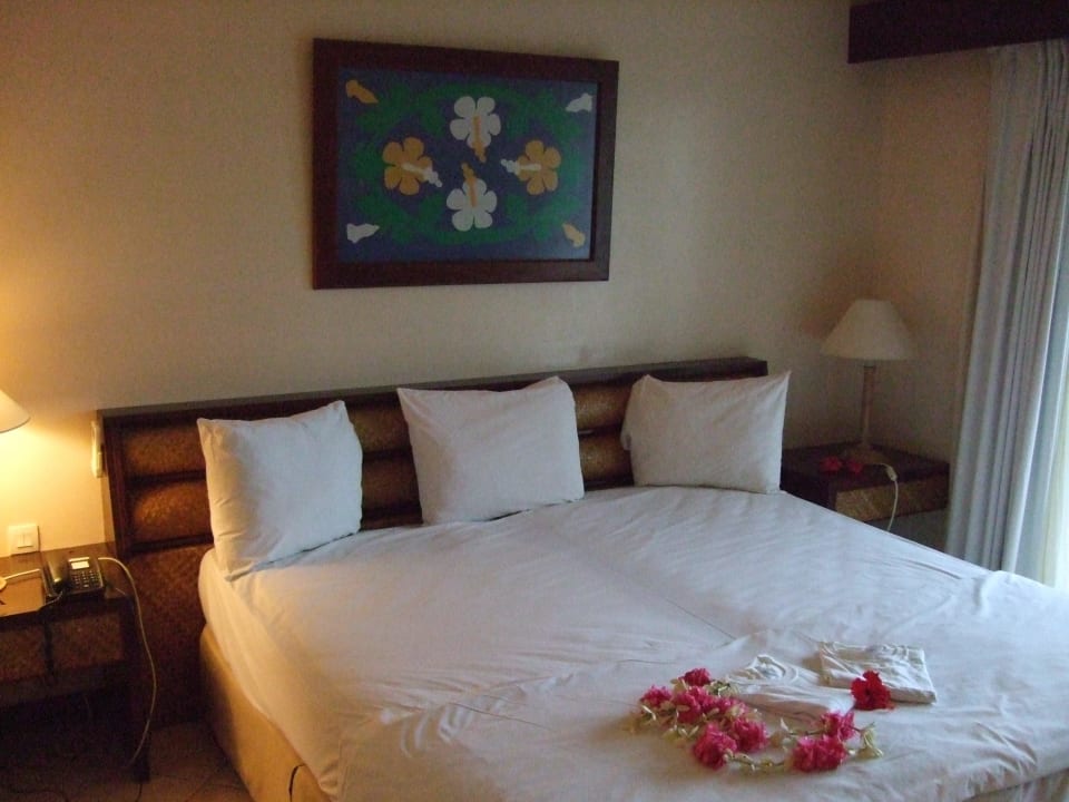 Unser Bett mit Deko zur Anreise Hotel Le Maitai Polynesia