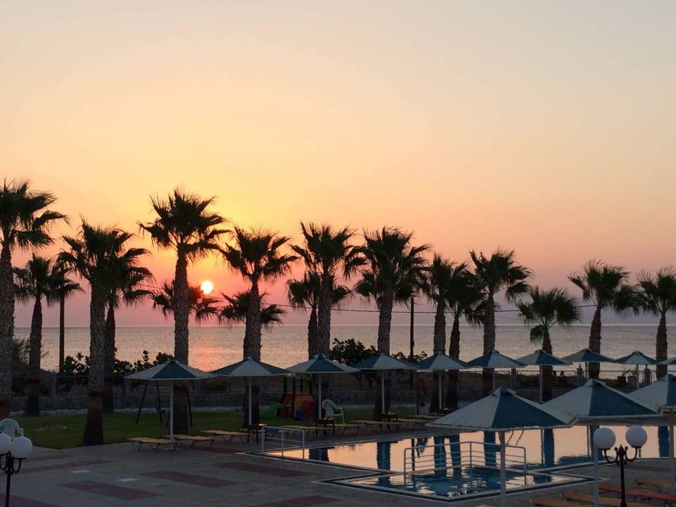 Blick vom Balkon bei Sonnenaufgang Mammis Beach Hotel