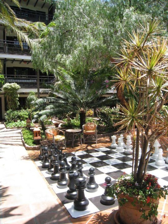 Schach im Garten Hotel Parque Tropical
