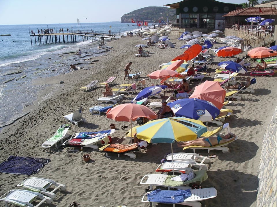 Der große Strandabschnitt Club Hotel Mirabell