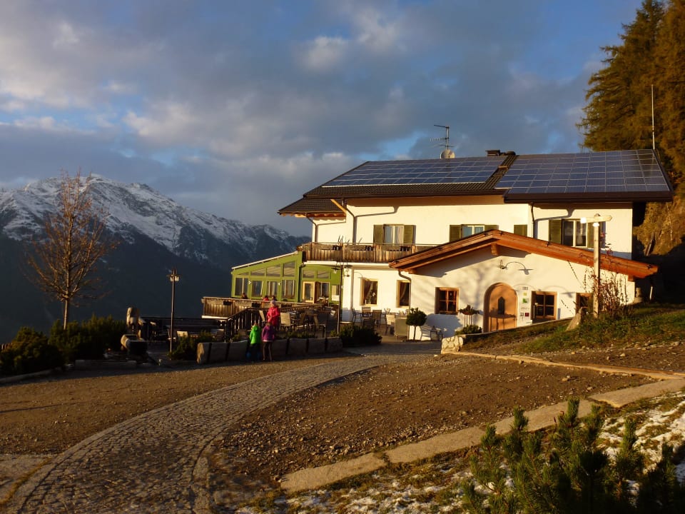 Blick von meinem Balkon auf das Haupthaus  Taser Familienalm