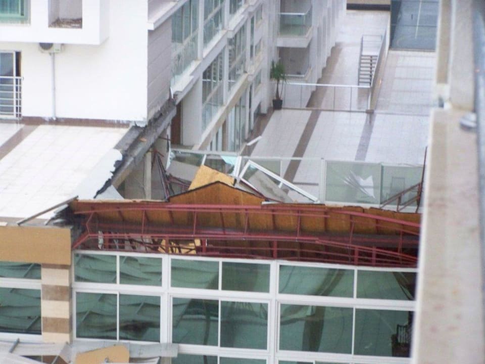 Dacheinsturz Hotel Hedef Resort