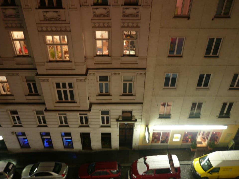 "Вид из окна номера на ули..." Austria Trend Hotel Anatol (Wien ...