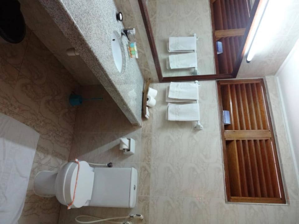 Badezimmer im Classic-Bungalow Nr.99 Fihalhohi Maldives