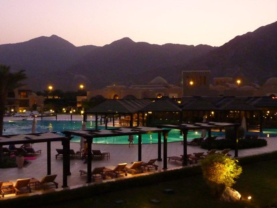 Pool Dämmerung Miramar Al Aqah Beach Resort