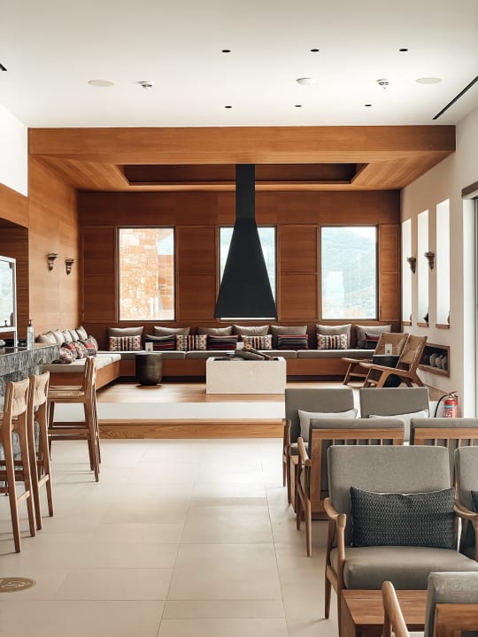 Lobby Elix, Mar-Bella Collection