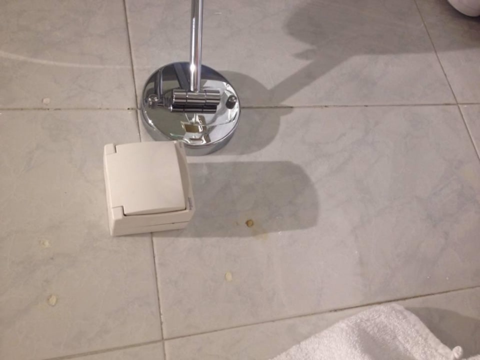 Steckdose Aufputz im Bad Grecotel LUXME White