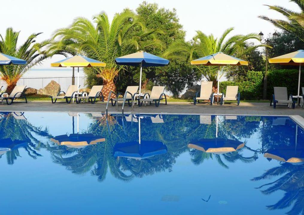 Blick auf den Pool ( seitlich ) Blue Dolphin Resort Hotel