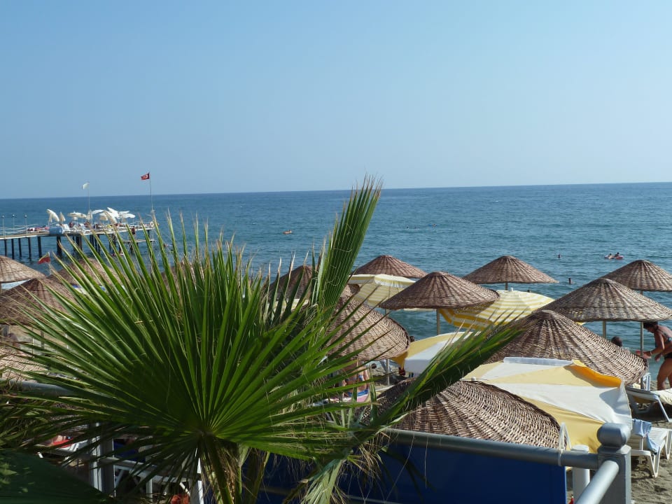 Blick auf den Strand Club Dizalya