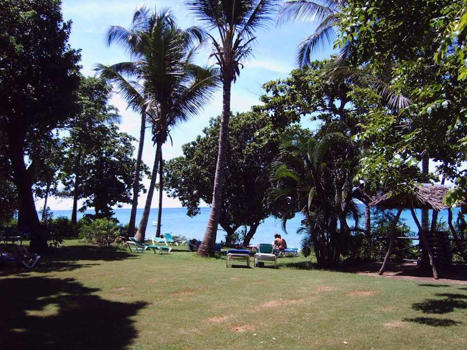Liegefläche mit Blick zum Meer Baobab Beach Resort & Spa