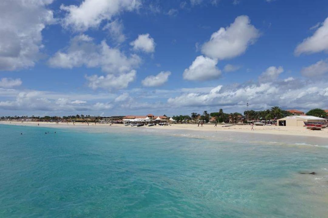 Strand mit Hotel im Hintergrund Hotel Morabeza