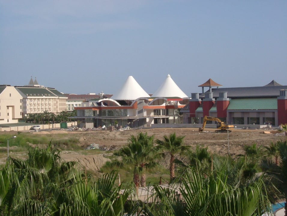 Neues Einkaufszentrum vor Hotel Royal Dragon Hane Family Resort