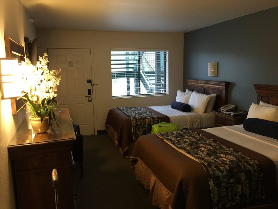 Zimmer Rodeway Inn & Suites - Gardiner