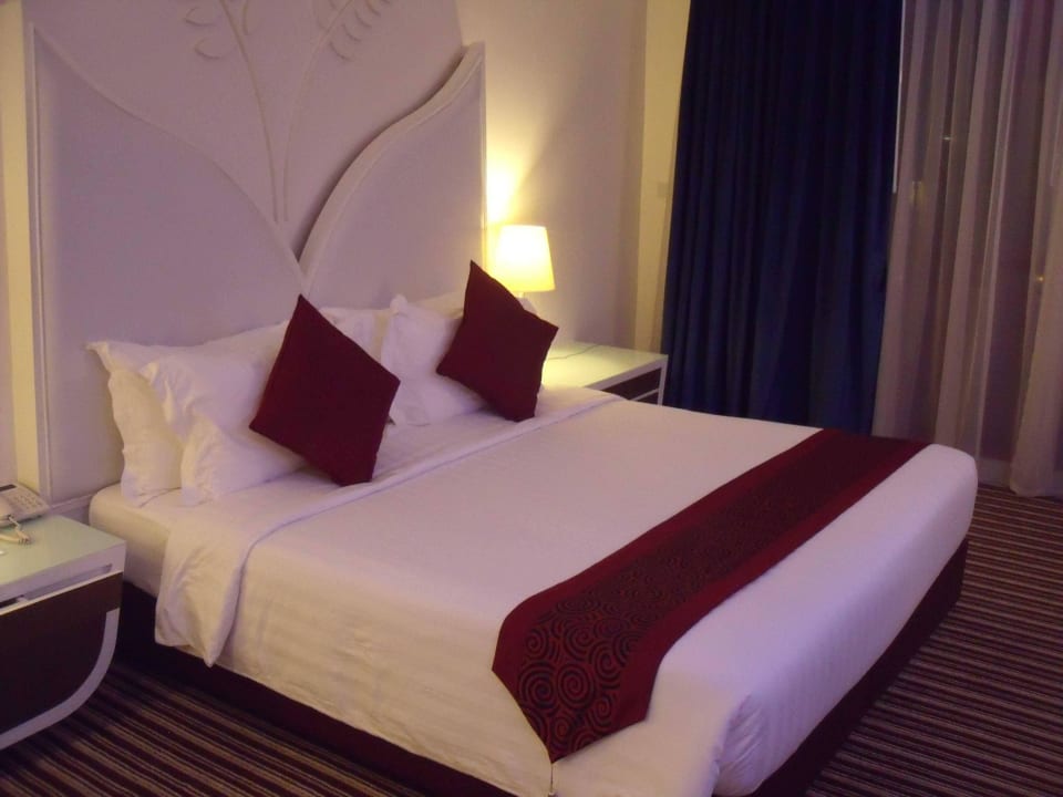 Großes Doppelbett The Paradiso JK Design Hotel