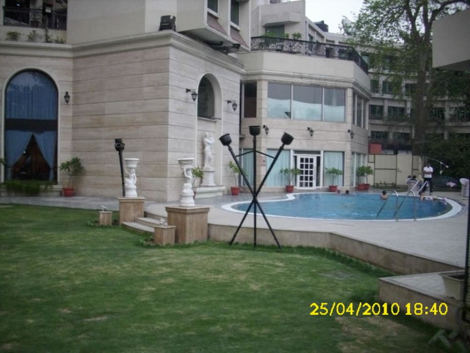 Hotelpool The Royal Plaza Hotel