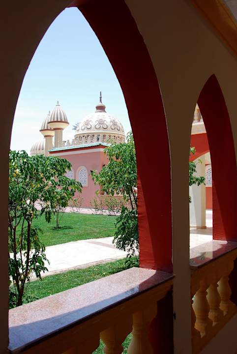 Widok z korytarza hotelowego Pickalbatros Alf Leila Wa Leila Resort - Neverland Hurghada