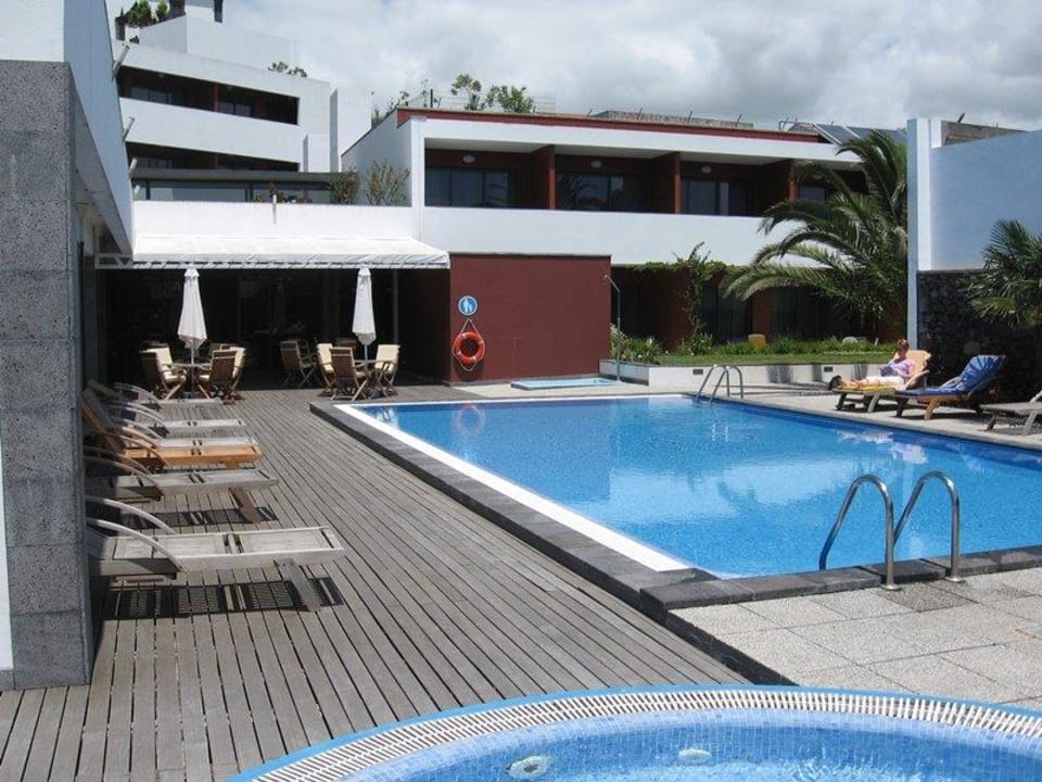 Buiten zwembaden Antillia Hotel Apartments