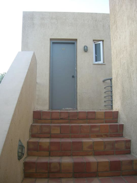 Aufgang zu den Bungalows Santa Marina Beach