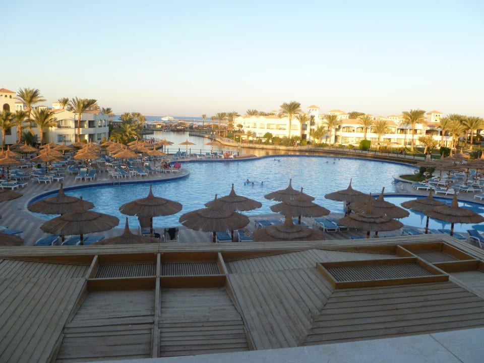 Einer von vielen Pools Pickalbatros Dana Beach Resort - Hurghada