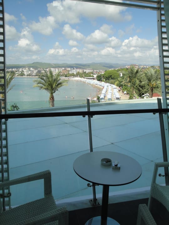 Blick von der 1. Etage (direkt über dem Eingang) Gold Island Selected