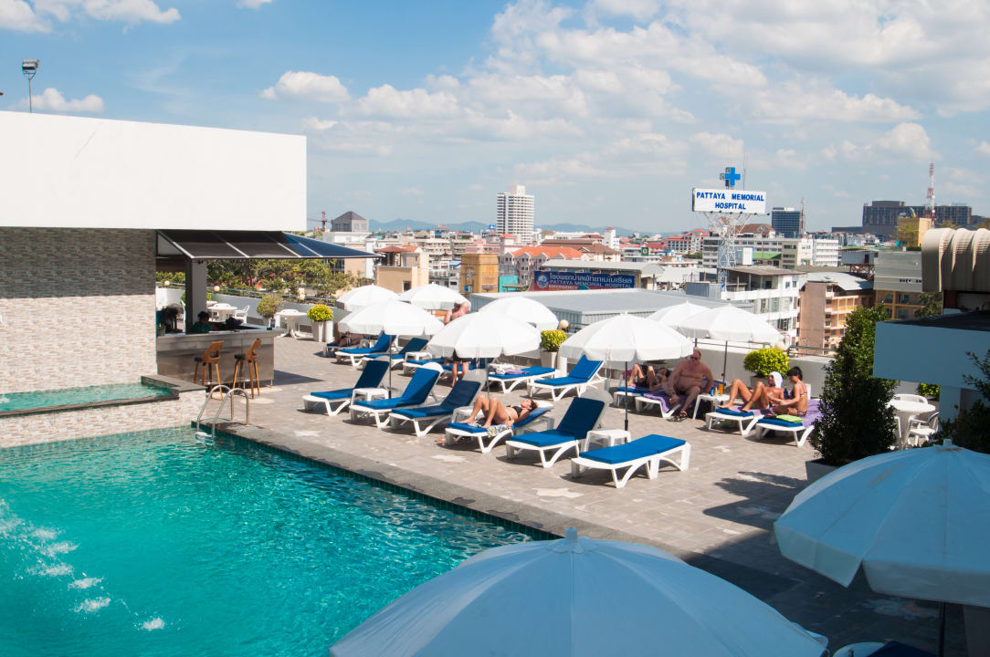 Pool Hotel Flipper House