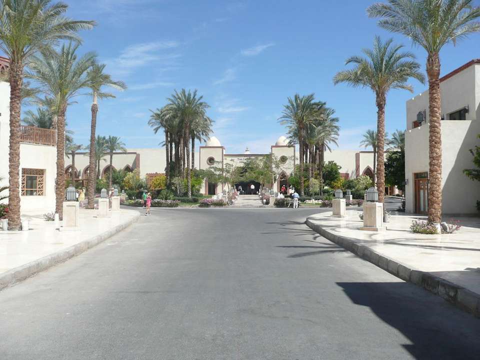 Weg von der Strasse zum Hoteleingang The Grand Hotel Sharm El Sheikh