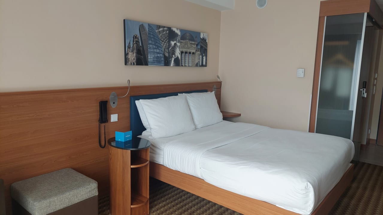 Zimmer Hampton by Hilton Berlin City West