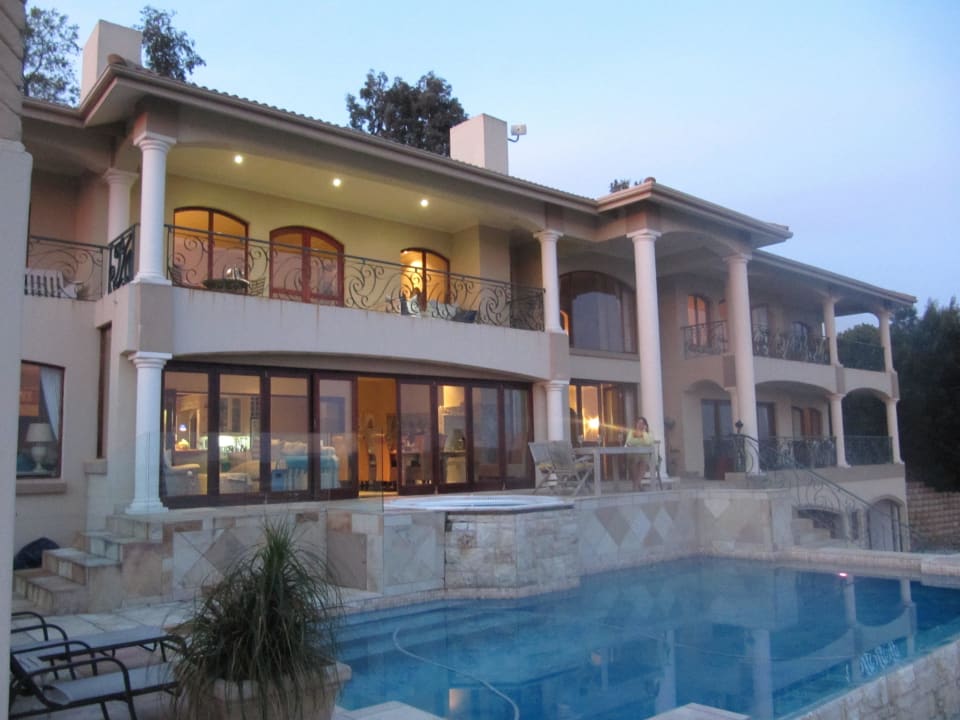 Die Villa von außen Guest House Villa Paradisa