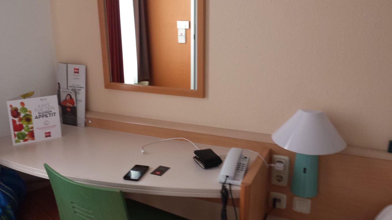 Schreibtisch ibis Heidelberg Hauptbahnhof