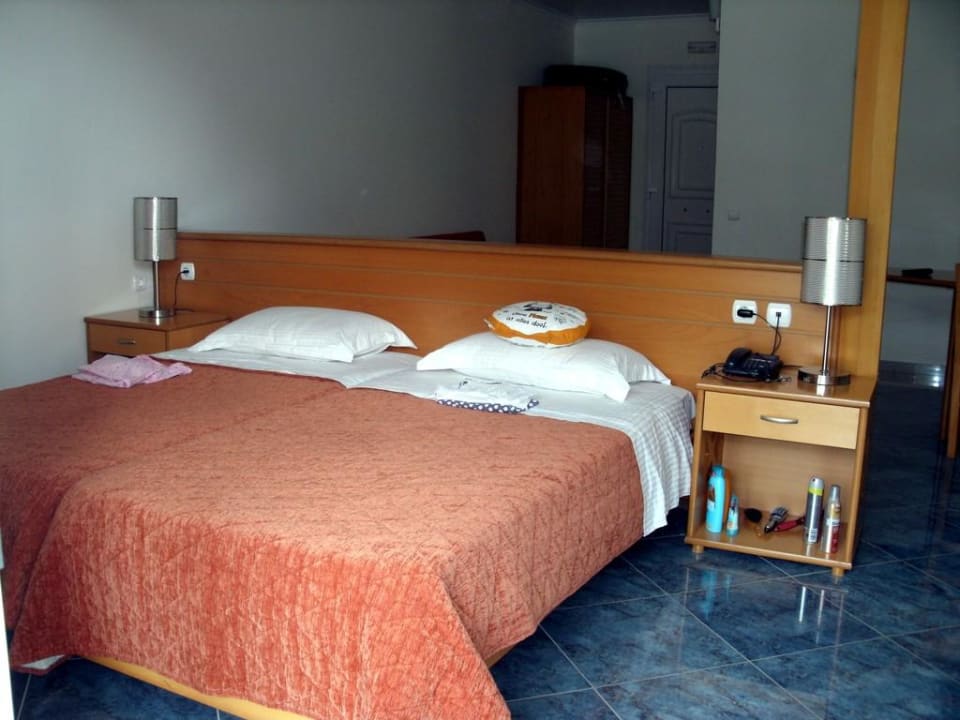 Geräumiges Zimmer Ithea Suites Hotel