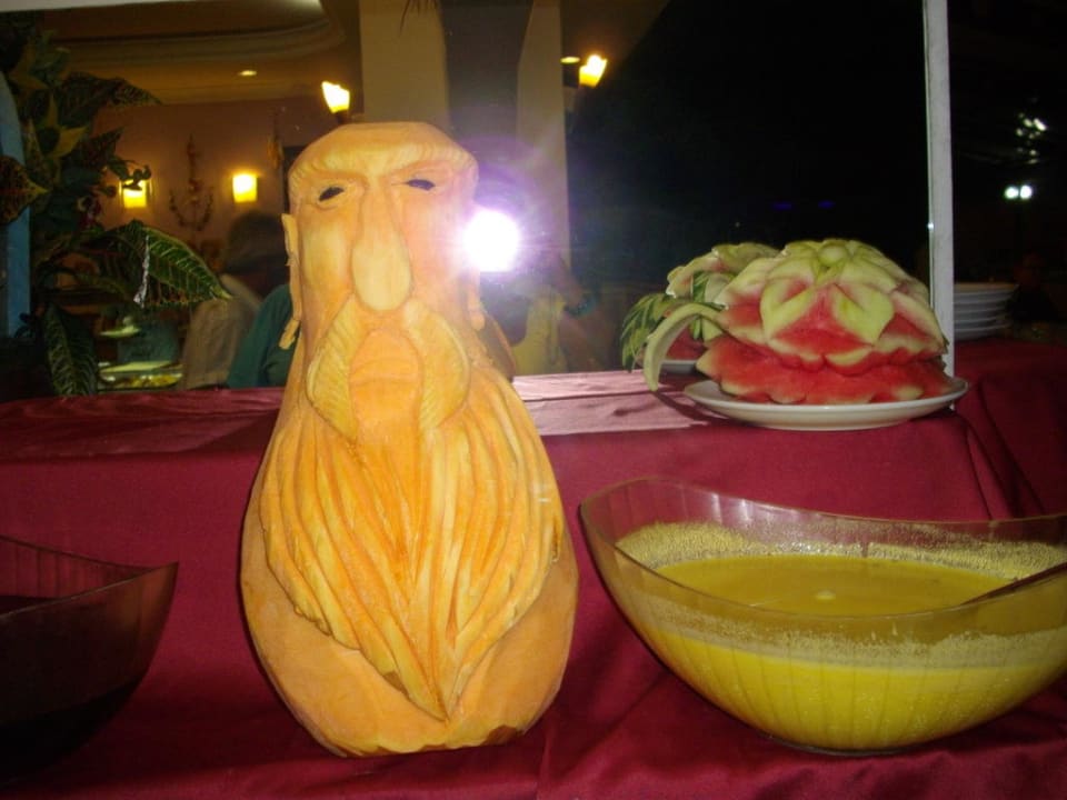 Was soll ich sagen, Kunst an Lebensmittel  Club Turtas Beach Hotel