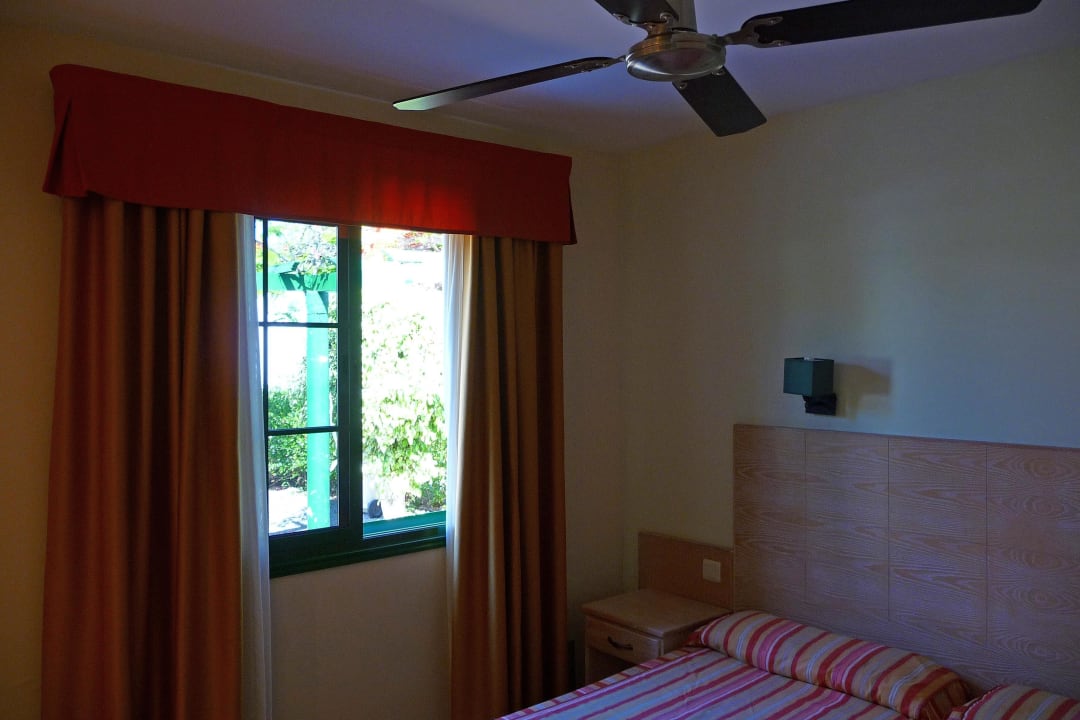 Schlafzimmer mit Fenster z. Garten Bungalows Cordial Sandy Golf